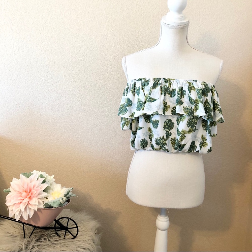 3/30 Leaf cropped ruffle tube top medium